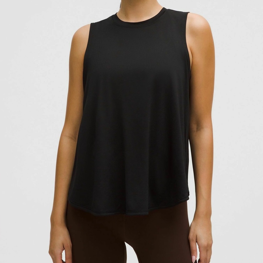NWT Black Lululemon Lightweight Split-Back Training Tank, size M